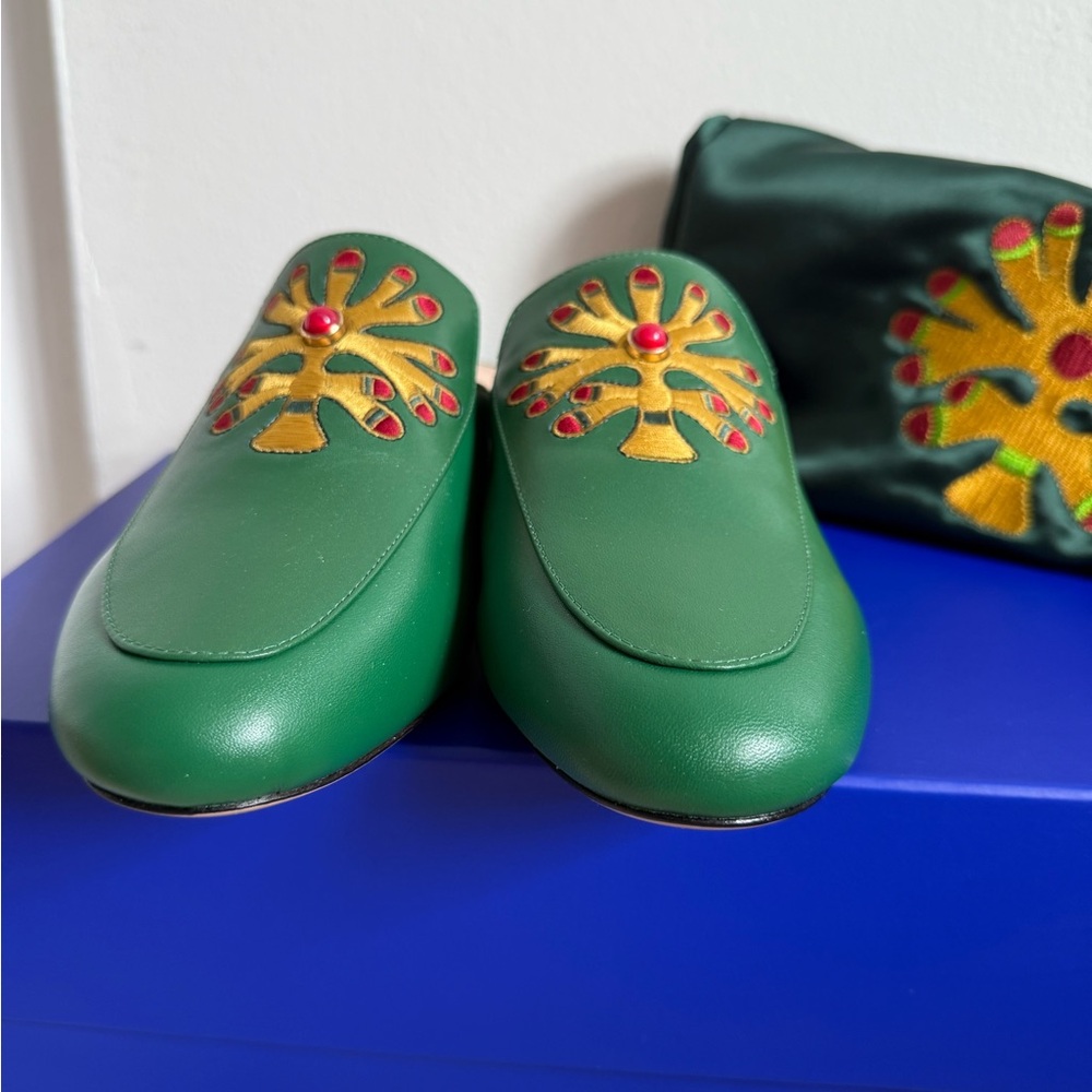 Green Embroidered Women's Loafers Size 6